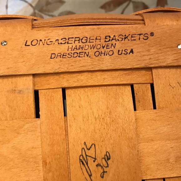 Longaberger Basket with lid, liner, and riser - Picture 4 of 5
